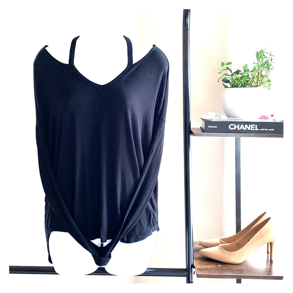❤️ Black Cold Shoulder Cutout Long sleeve Top M ❤️